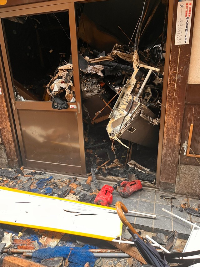 火災現場から猫をレスキュー（大阪さくらねこの会さん提供）