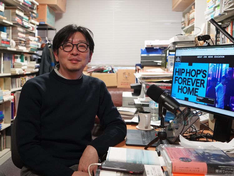アメリカのヒップホップについて語る慶応大学教授の大和田俊之さん