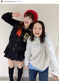 さゆりさん（左）とお笑いコンビ「蛙亭」のイワクラさん（さゆりさんの公式インスタグラムから）