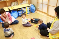 イベント保育の経験を持つ保育スタッフが見守る（提供・コロナ禍前に許可を得て撮影したものです）