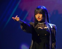 熱演する石井陽菜＝東京・銀座博品館劇場（撮影・高石航平）