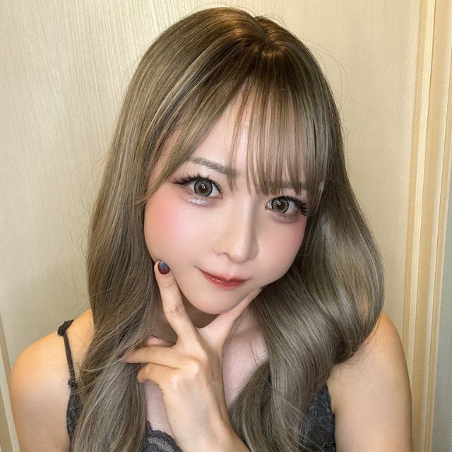 4人組アイドルグループ「yosugala」の君島凪さん（本人の公式Xから）