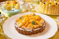 生地にベビースターラーメンを使った「マンゴーベビースタータルト」（おやつタウン提供）