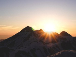 人生に追い込まれて挑戦した富士山登頂。ご来光よりも感動した光景とは