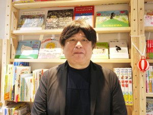 YOTSUYA BOOKS（東京）　街から書店が消えていく時代に、なぜ出版社が自ら本屋を？　編集者がシフトで店番　イベントも