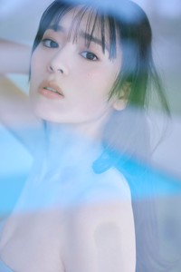 坂井仁香の2nd写真集「ひとかけら」より(©中村和孝／小学館)