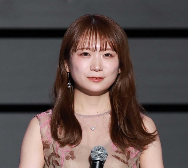 ばっさりカットで注目を集めている秋元真夏さん（秋元真夏さん公式インスタグラムより）