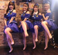 「時にはキック！」蹴りを披露する19代目ミニスカポリス