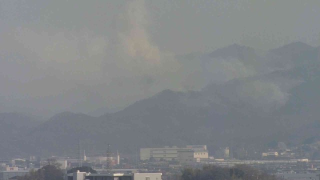 山火事は「小康状態」で避難指示解除　通報から丸1日経過　岡山市