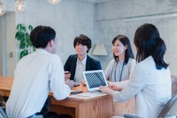 周囲の支えがあってこそ…安心して働ける環境がありがたい　※画像はイメージです(maroke/stock.adobe.com)
