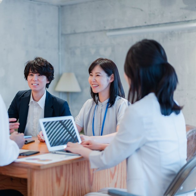 周囲の支えがあってこそ…安心して働ける環境がありがたい　※画像はイメージです(maroke/stock.adobe.com)