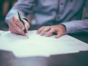 二十歳の誕生日、小学校卒業前の約束を思い出し、恩師に手紙を書いた