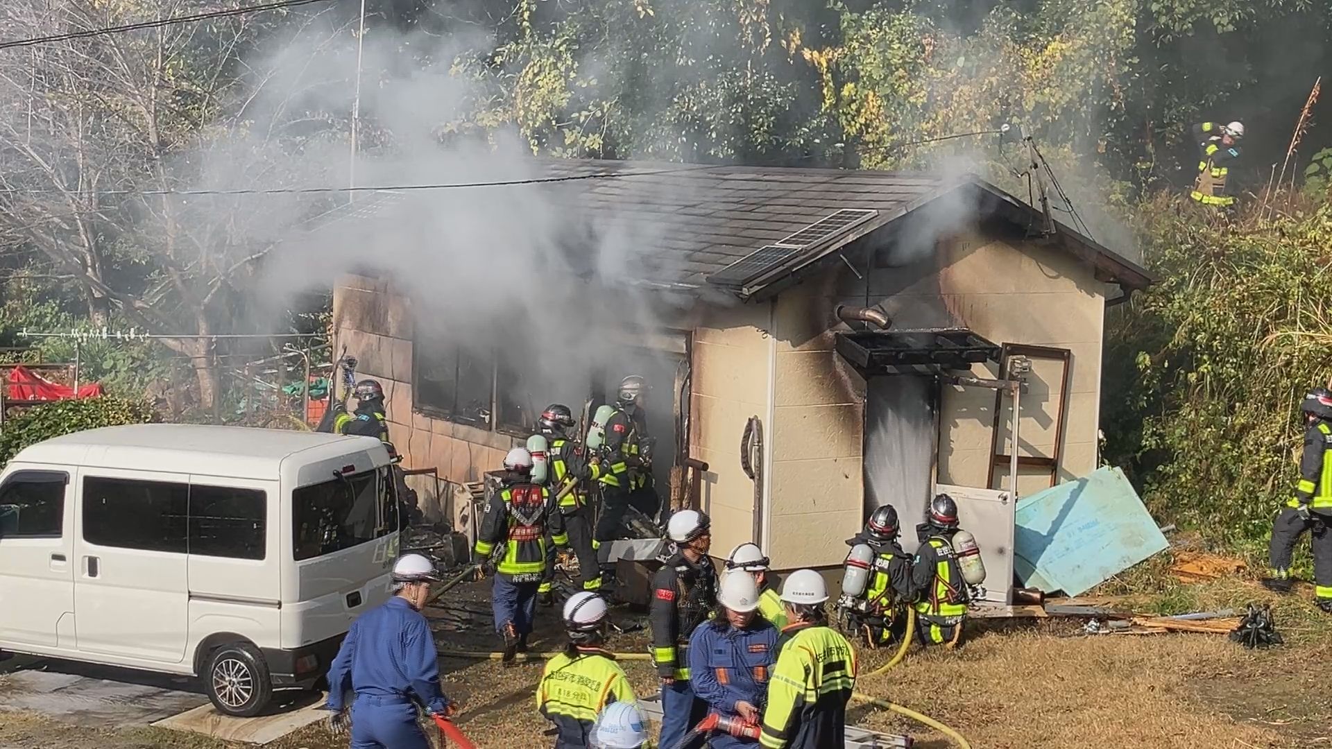 佐世保市山手町で倉庫1棟が全焼する火事 中には薪ストーブも けが人