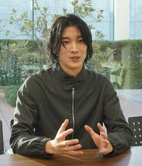 「これからいろんな系統の服を着てみたい」と話す四坂さん