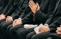 子どもと葬儀参列はマナー違反？※画像はAIが作成したイメージです（sparker/stock.adobe.com）