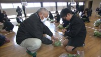 自分で育てたレタスはおいしさ格別！小学生がとれたてレタスの包装体験　香川・さぬき市