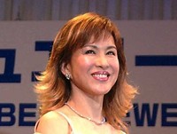 「ジュエリーベストドレッサー賞」を受賞した十朱幸代＝04年撮影