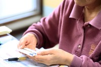 60代以上の約4人に1人が「運転免許証の返納を考えたことがある」　※画像はイメージです（kenstock/stock.adobe.com）