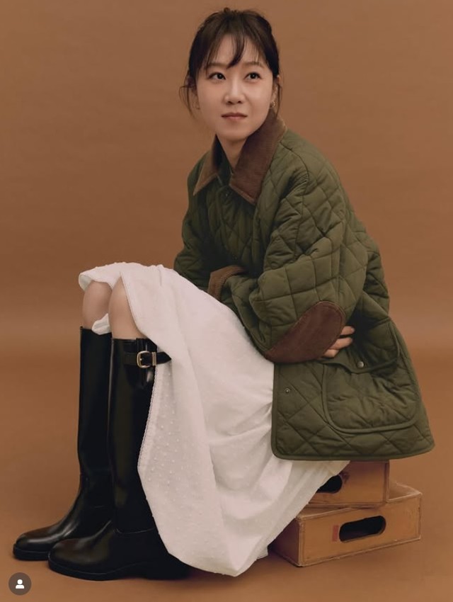 コン・ヒョジンの公式インスタグラム@rovvxhyoより