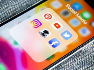 硬い文章に止まる手。自由奔放に書きたいから、SNSでつぶやく