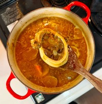 【再現料理】「美味しんぼ」日本風牛の骨髄カレー／ズボラの漫画飯再現料理さん（@kuronekotitai22）提供