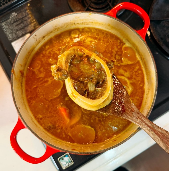 【再現料理】「美味しんぼ」日本風牛の骨髄カレー／ズボラの漫画飯再現料理さん（@kuronekotitai22）提供
