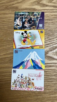 使用済みの図書カードも、しっかり残してあります／りょう@読書さん（@izasho11）提供