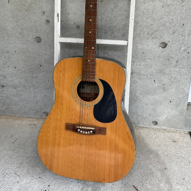 【修理前】ギターの全貌／れんたろさん（@rentaro_77）提供