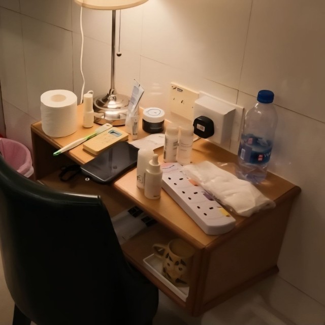 清潔とは言えない部屋内（たむ旅さん提供）