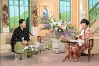「徹子の部屋」    (右から） 黒柳徹子、尾上菊五郎＝テレビ朝日提供
