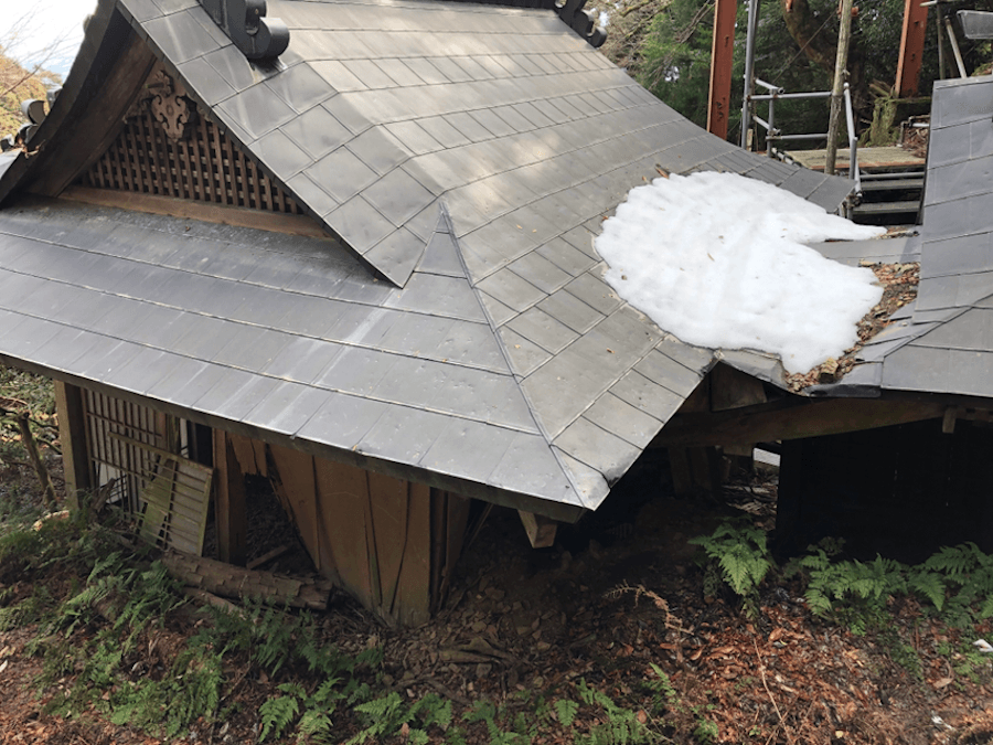 2012年の集中豪雨による土砂崩れで全壊した月輪寺「愛宕大権現堂」。2018年の台風でも大きな被害を受け、存続の危機に瀕している月輪寺では現在、災害復興支援を募っている（画像提供：月輪寺【公式】）