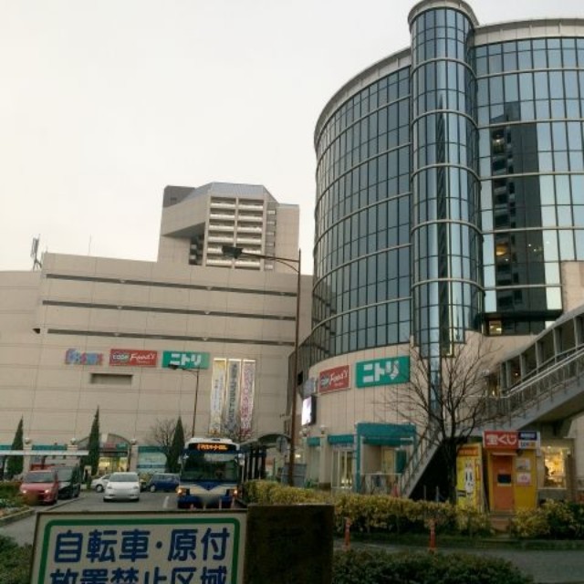 現在のロゴはシンプルなものですが…（イメージ画像）