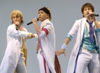羞恥心の（左から）上地雄輔、つるの剛士、野久保直樹＝2008年