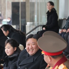 金与正 