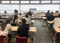 県が開いた婚活イベントの一場面。多くのカップルが成立した（２月、大津市・ボートレースびわこ）＝県提供
