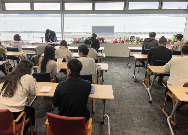 県が開いた婚活イベントの一場面。多くのカップルが成立した（２月、大津市・ボートレースびわこ）＝県提供
