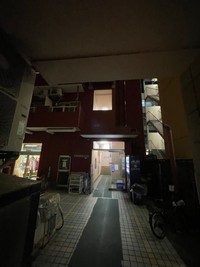 廊下を抜けるとエントランス（桜吹雪さん提供）