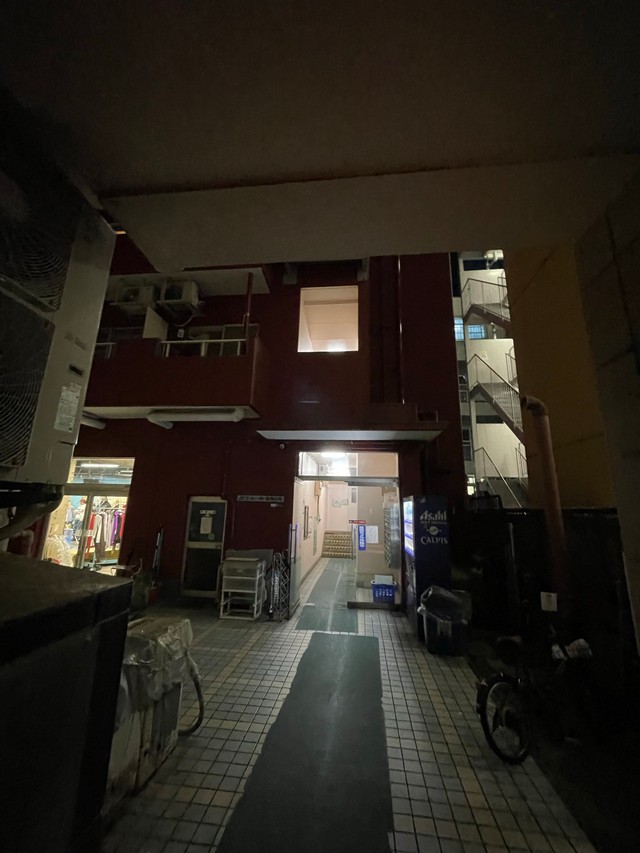 廊下を抜けるとエントランス（桜吹雪さん提供）