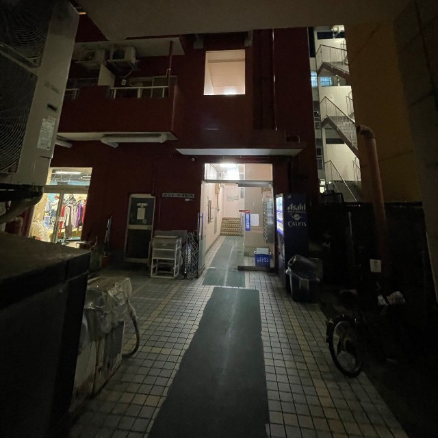 廊下を抜けるとエントランス（桜吹雪さん提供）