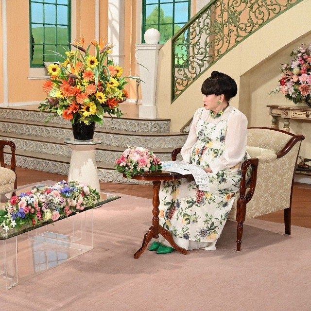 「徹子の部屋」   (右から)黒柳徹子、新山千春＝テレビ朝日提供