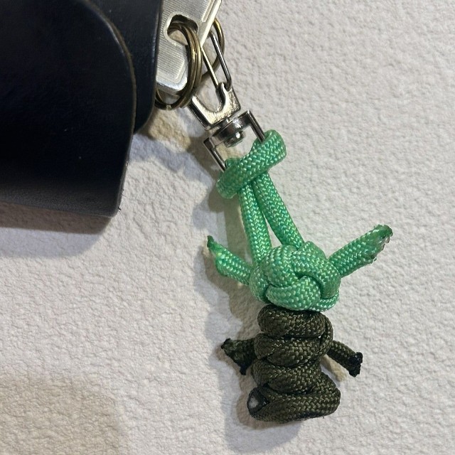 大きく垂れた耳と丸い頭のシルエット「グローグー」／SHUさん（@shutoys_69）提供　※一部トリミングしています