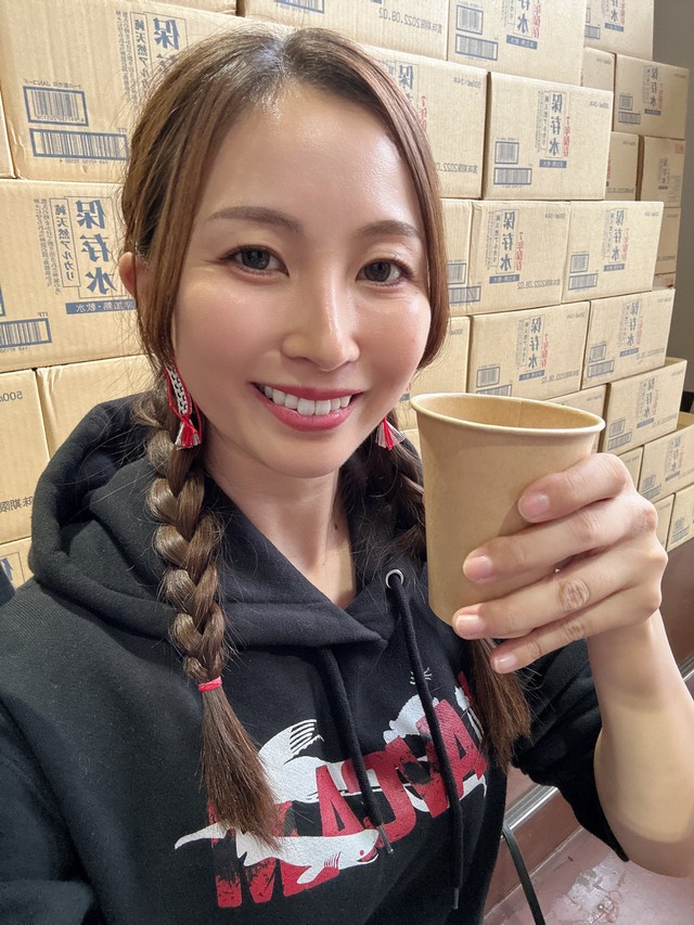 スープを飲む田原舞さん（田原舞さん提供）