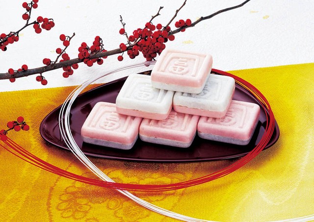 高山堂の「紅白　冨もなか」