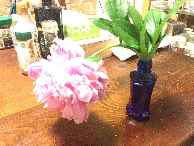 こちらも「母親が花瓶にしている」とのこと。 ※ベルモンガさん（@berumonga108sei）提供