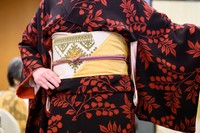 ファッションショーで披露されたパレスチナ刺繡帯=2025年5月、東京都渋谷区、小山幸佑撮影