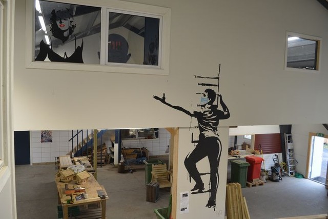 バルドレス刑務所の壁に描かれたグラフィティアート