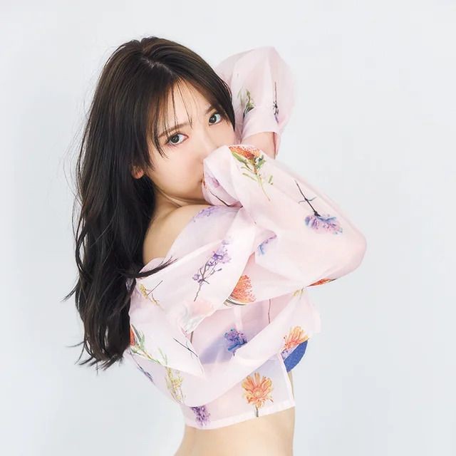 週刊少年チャンピオン30号の表紙＆巻頭グラビアを飾った沢口愛華さんⒸ秋田書店ⒸHORIPROⒸ高橋慶佑