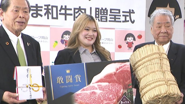 女子ゴルフツアーで今季3勝　桑木志帆選手（岡山市出身）にJAグループ岡山が米や牛肉など贈呈