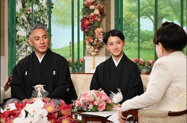 「徹子の部屋」  (右から)黒柳徹子、市川新之助、市川團十郎＝テレビ朝日提供
