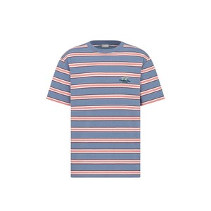 クラシックなスタイルを現代的にアレンジした、ディオールのTシャツ。